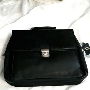Winn Style 2506 leather and nylon briefcase. NEW